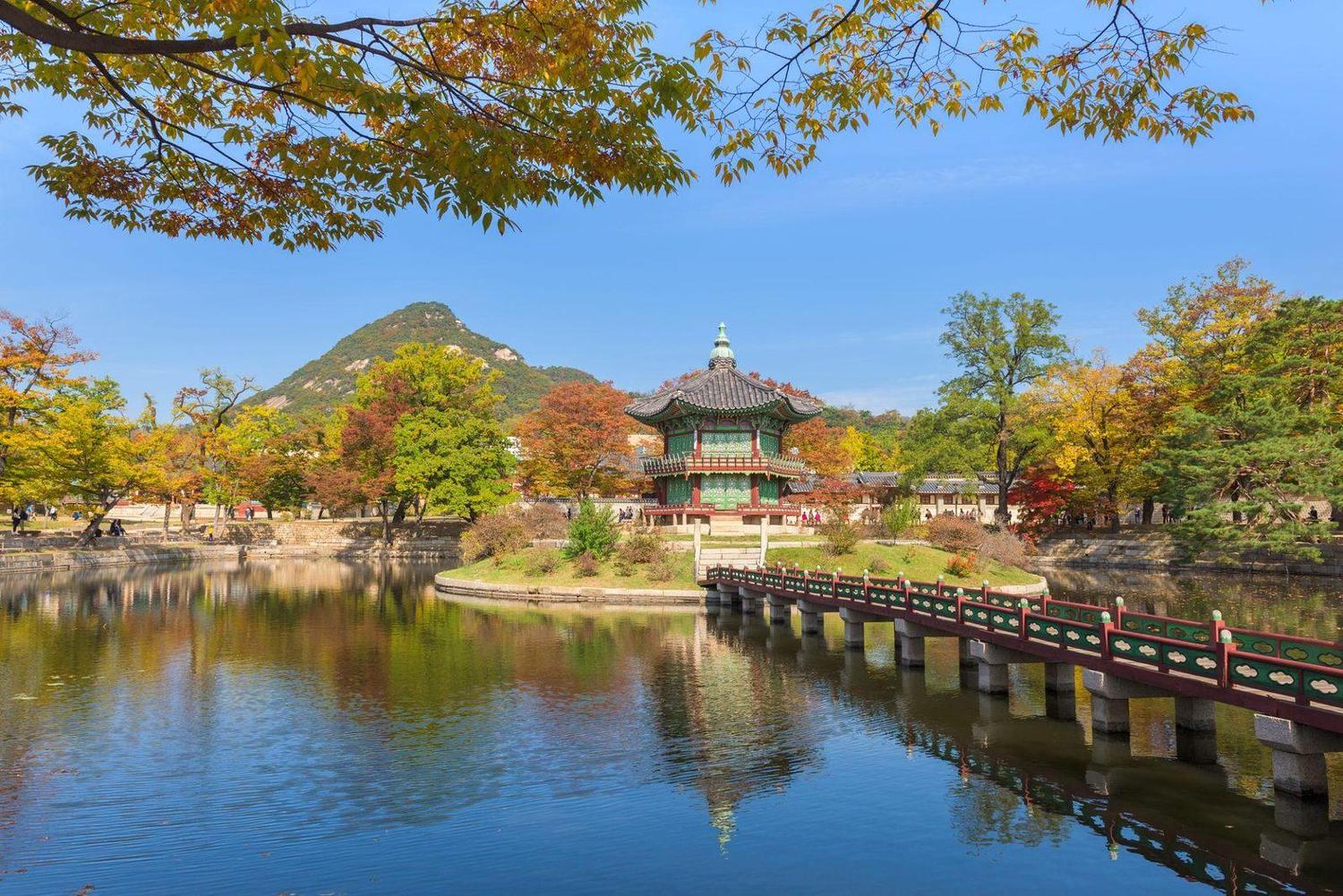Gyeongbokgung Palace with the Seoul skyline behind it